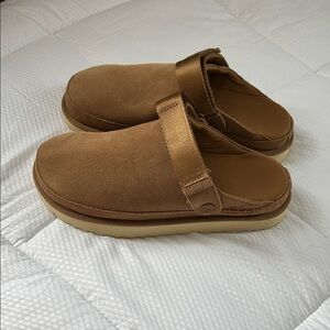 UGG Women’s Goldenstar Clog in Chestnut Size 10